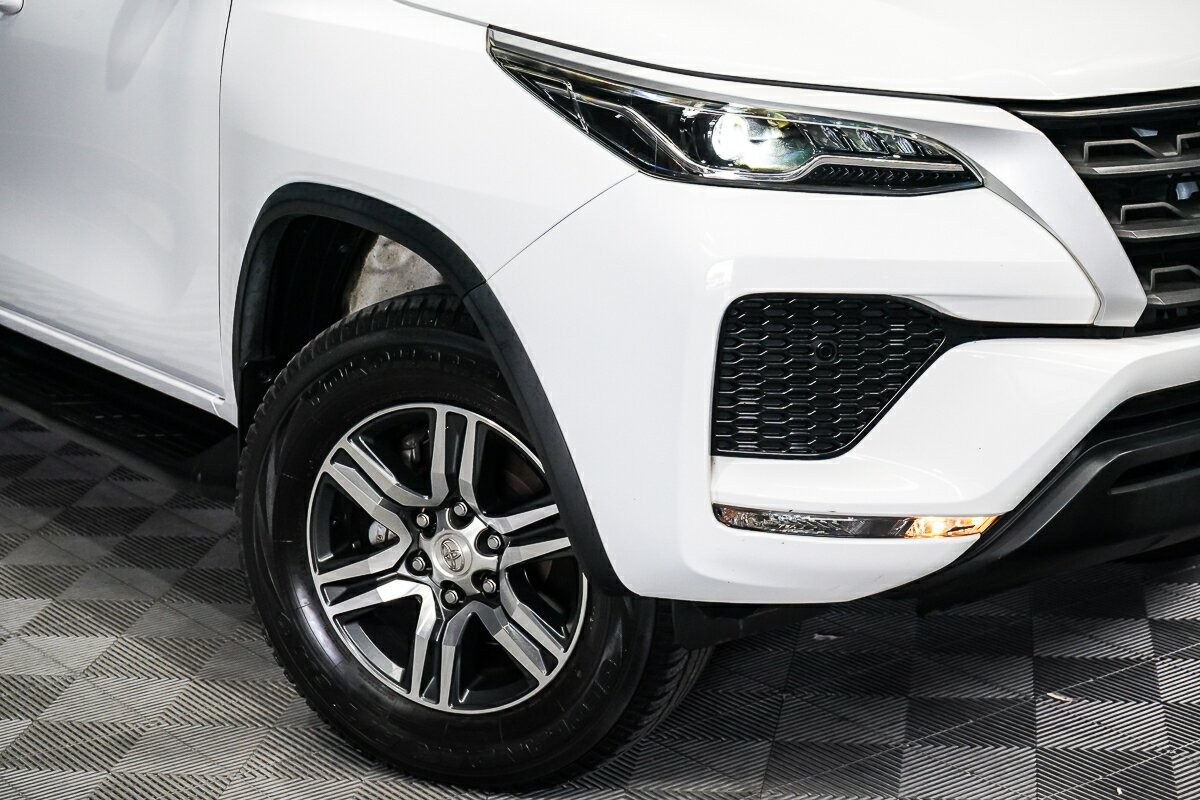 Toyota Fortuner image 2