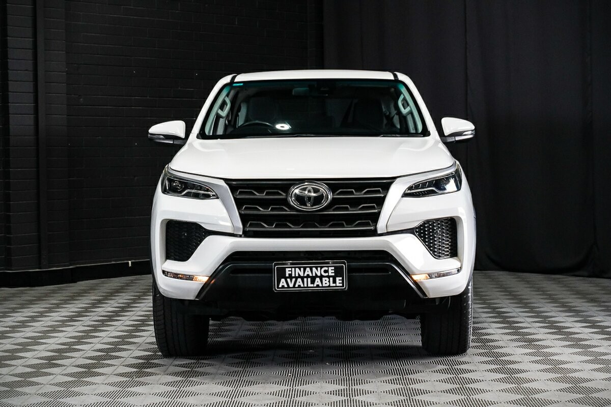 Toyota Fortuner image 4