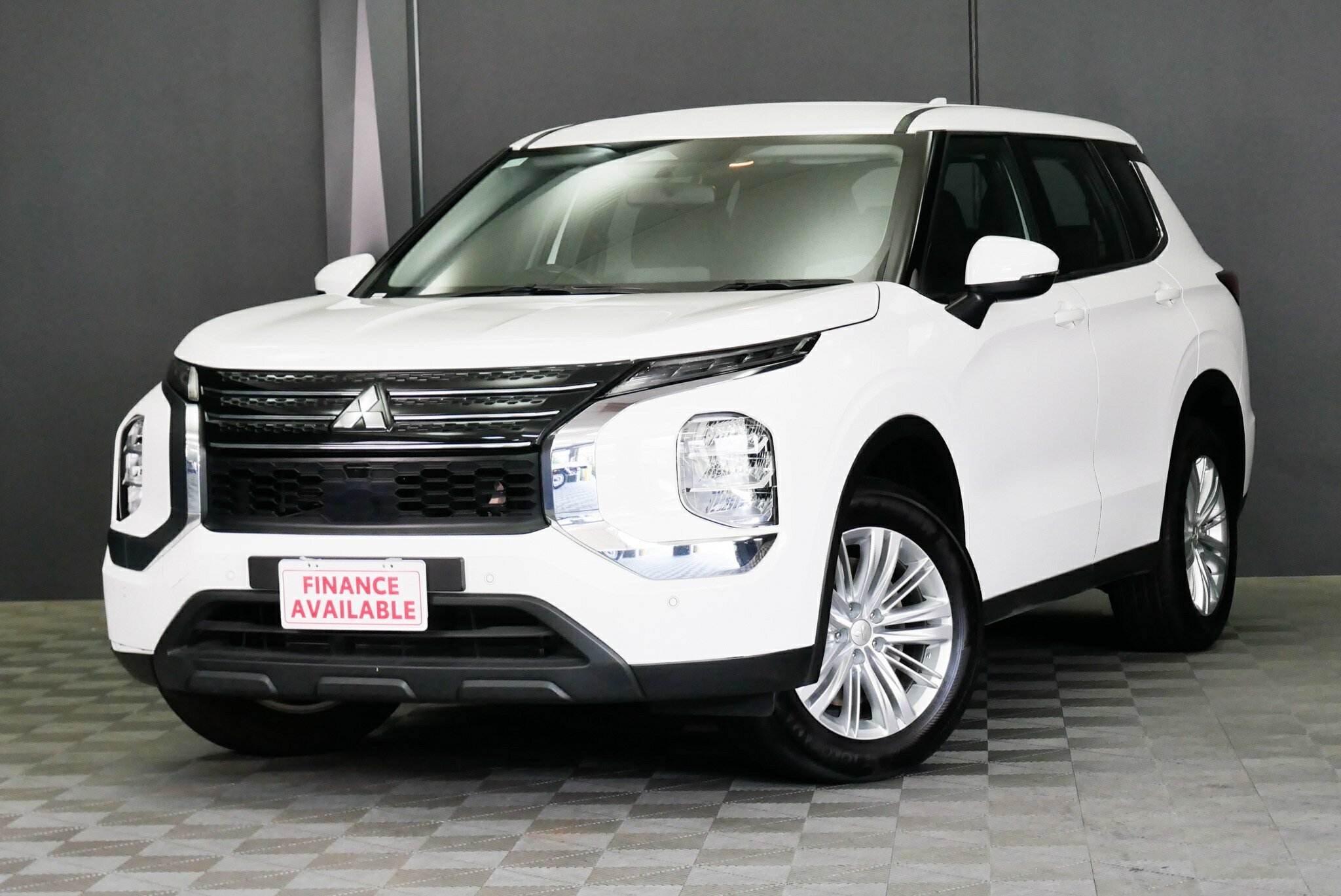 Mitsubishi Outlander image 3
