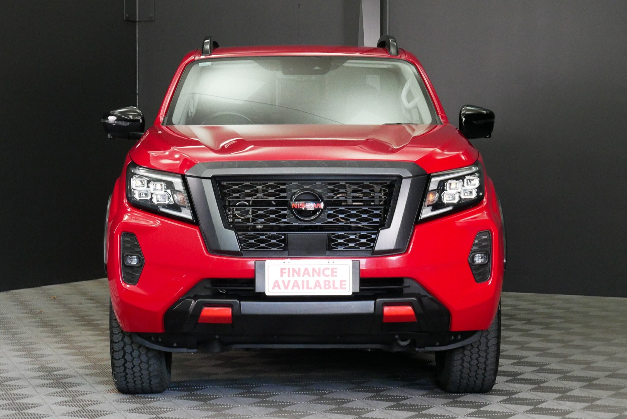 Nissan Navara image 2