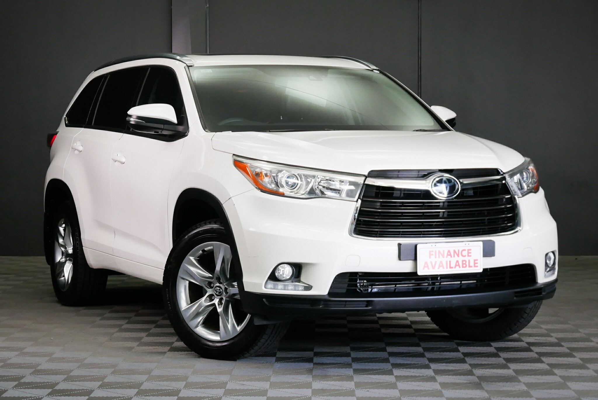 Toyota Kluger image 1