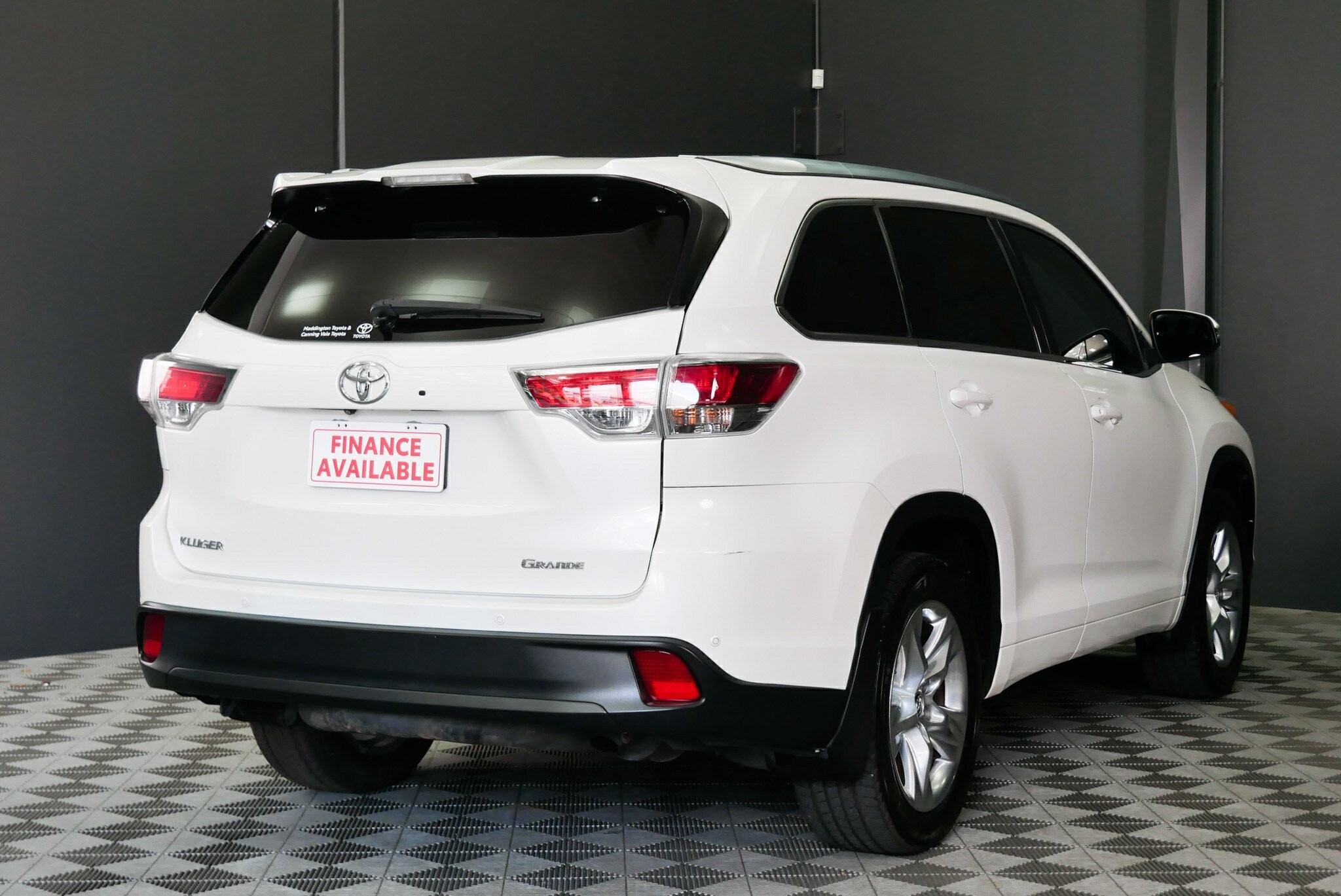 Toyota Kluger image 4