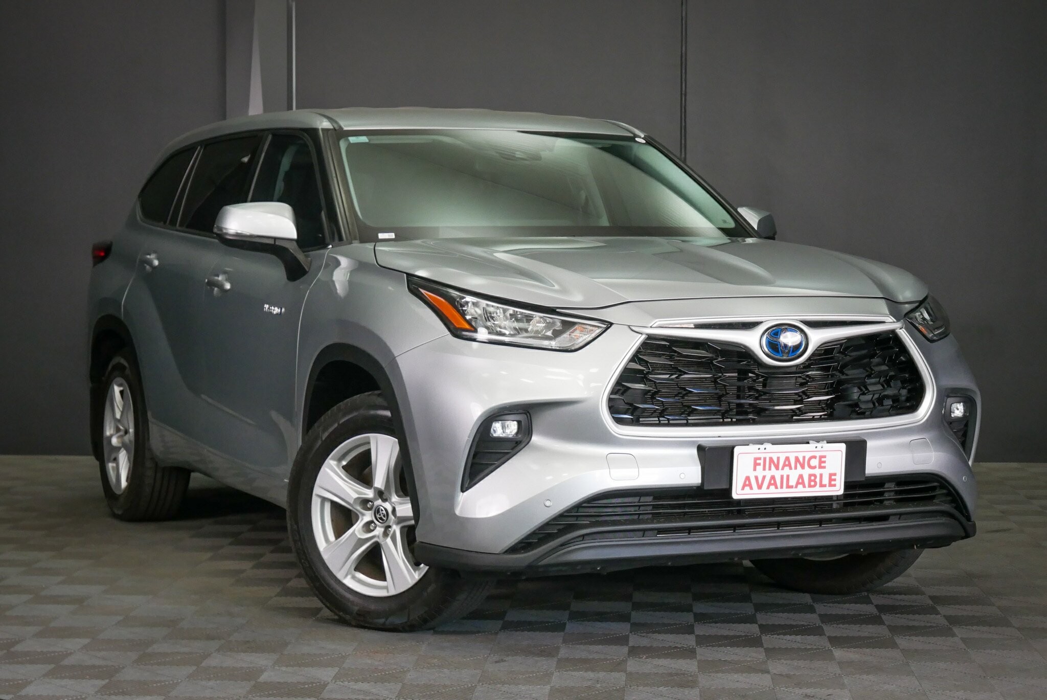 Toyota Kluger image 1