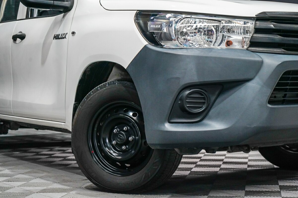 Toyota Hilux image 2