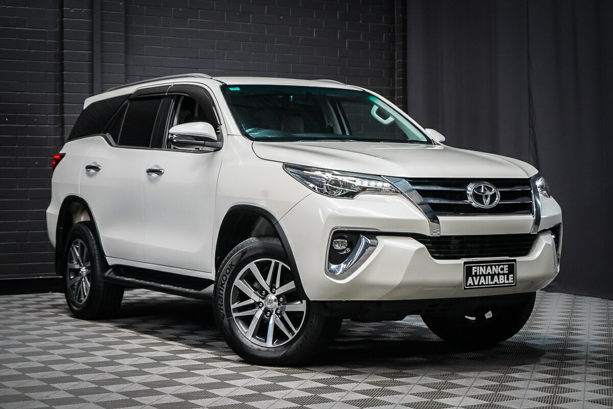 Toyota Fortuner image 1