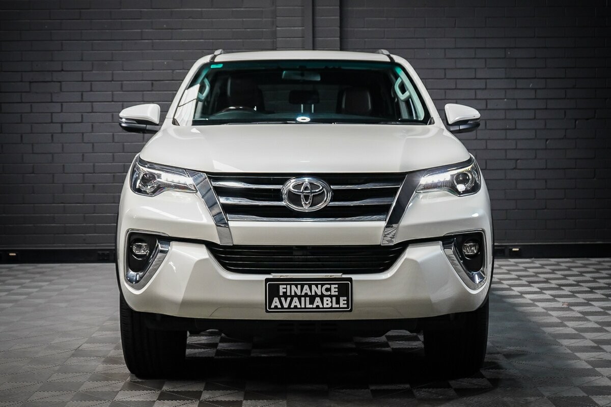 Toyota Fortuner image 3