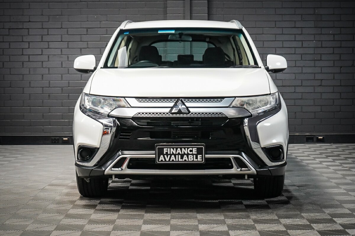 Mitsubishi Outlander image 3