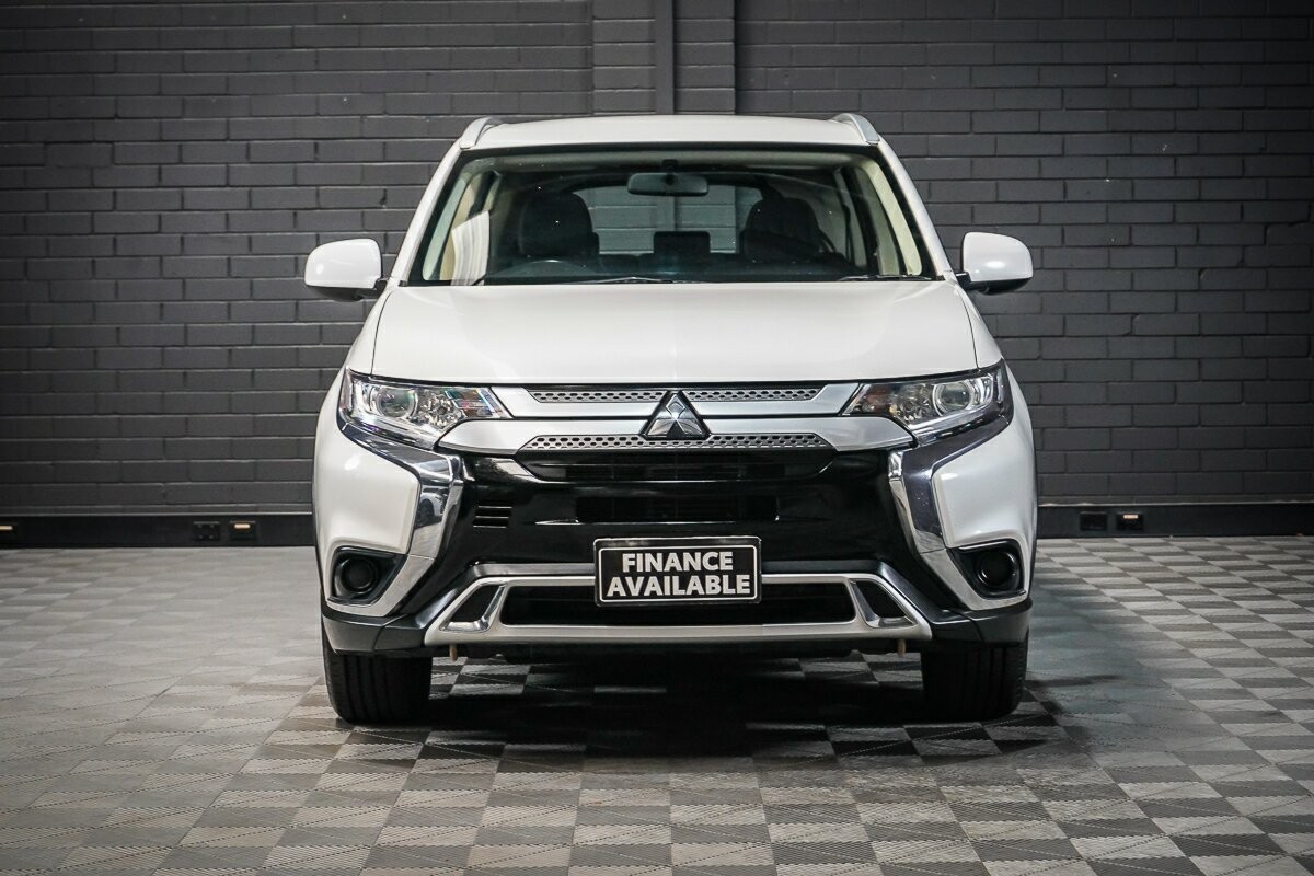 Mitsubishi Outlander image 3