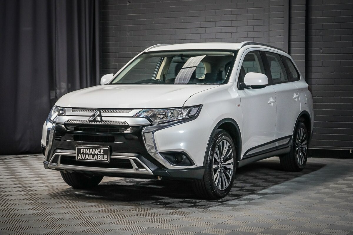 Mitsubishi Outlander image 4