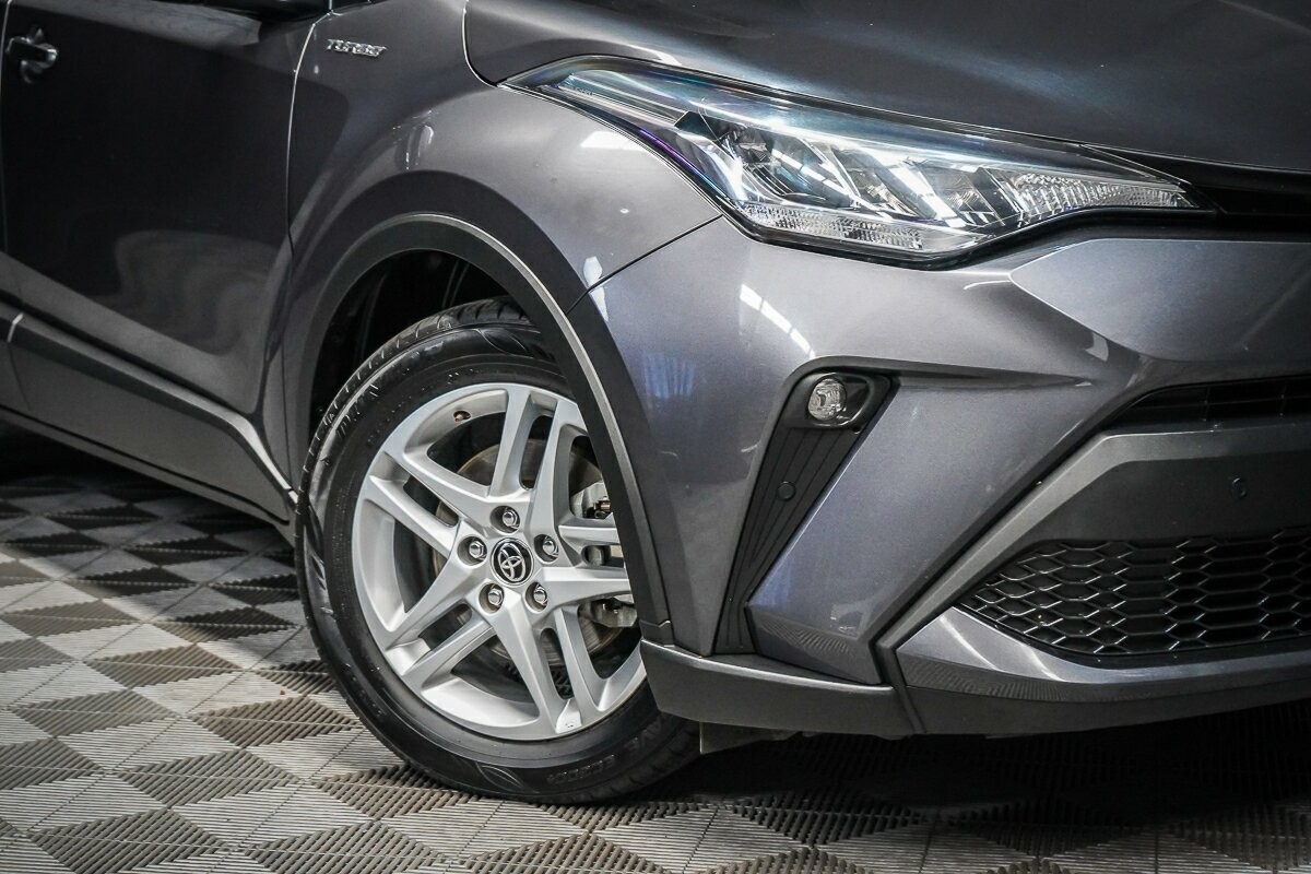 Toyota C-hr image 2