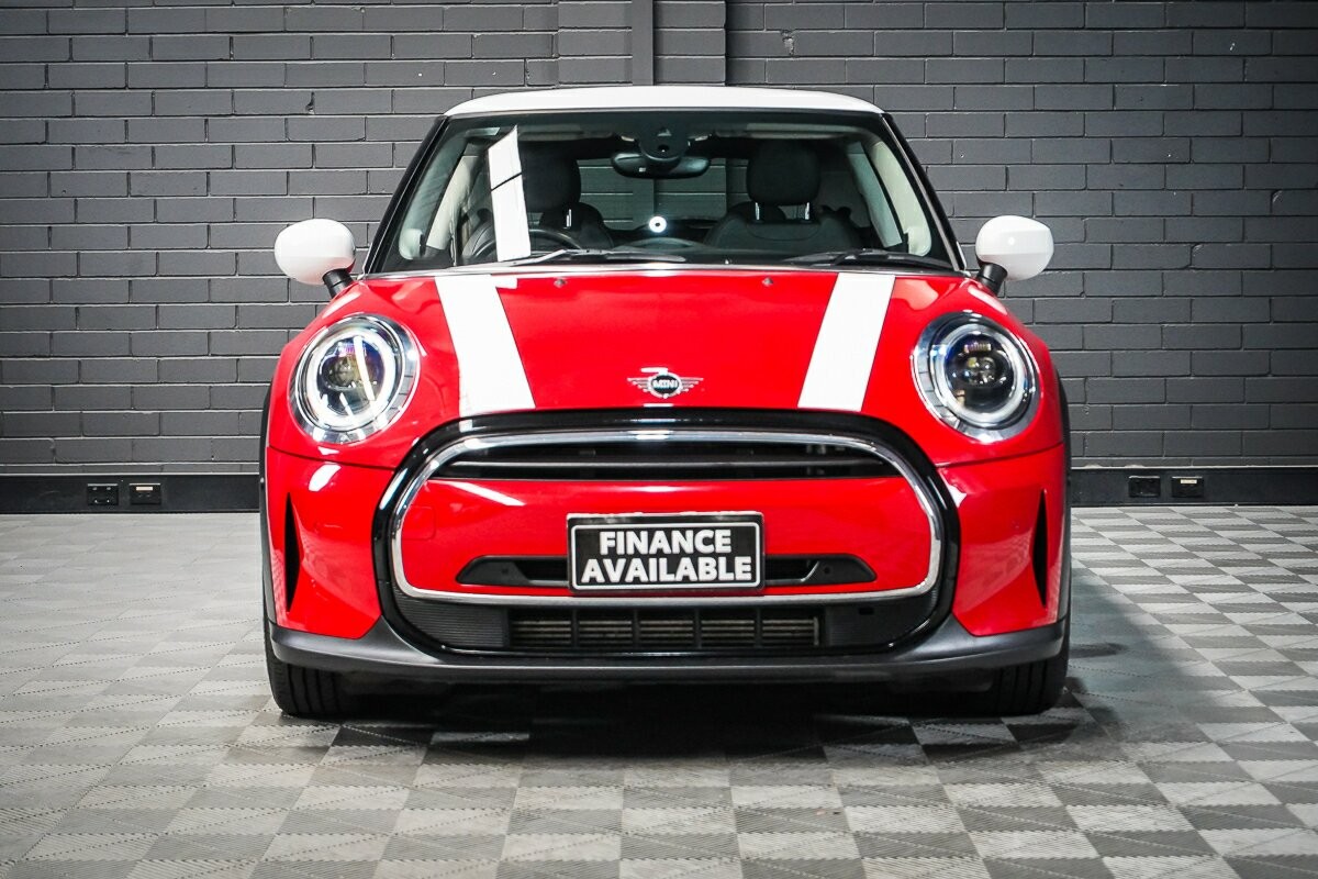 Mini Hatch image 3