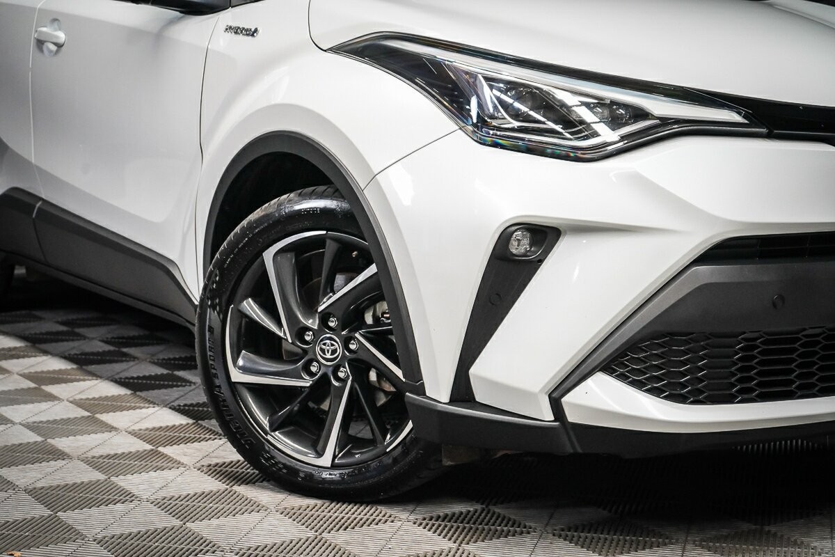 Toyota C-hr image 2