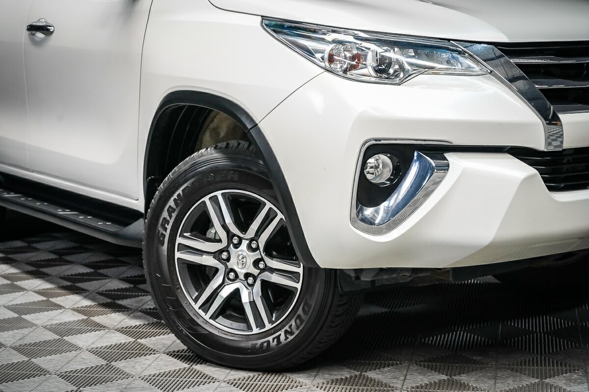 Toyota Fortuner image 2