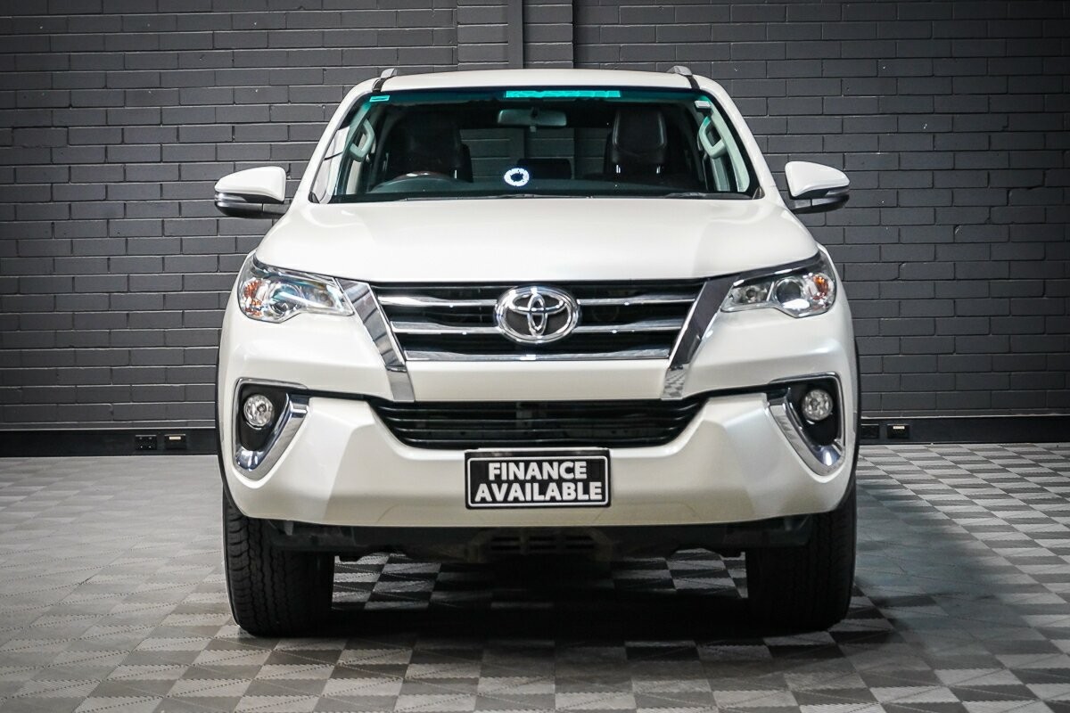 Toyota Fortuner image 3