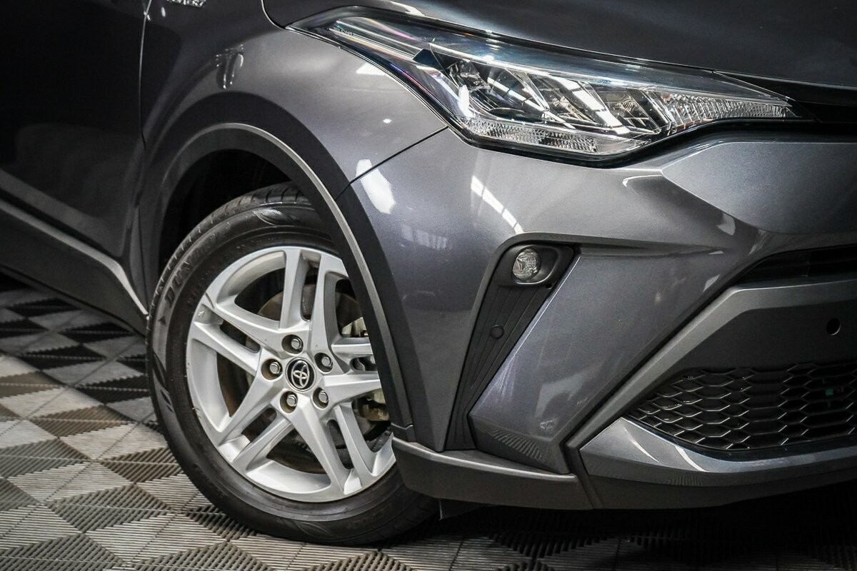 Toyota C-hr image 2