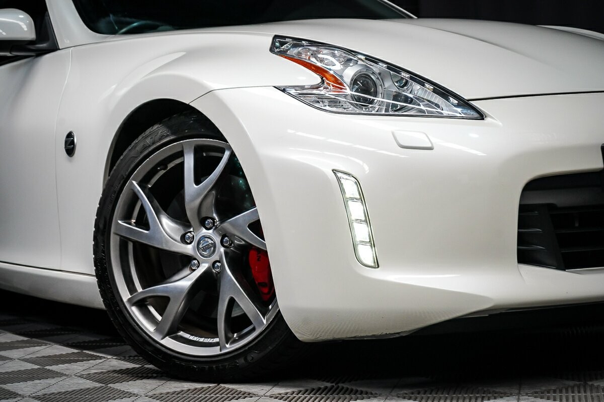 Nissan 370z image 2