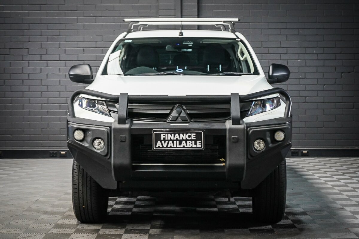 Mitsubishi Triton image 3