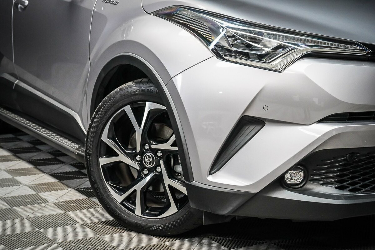 Toyota C-hr image 2