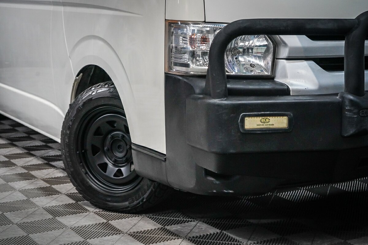 Toyota Hiace image 2