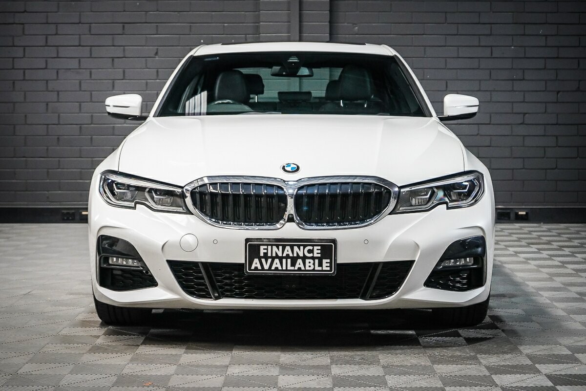 BMW 3 Series image 3