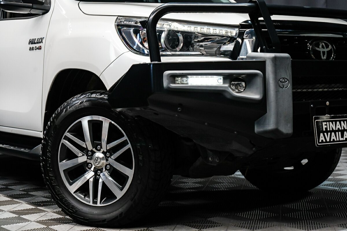 Toyota Hilux image 2