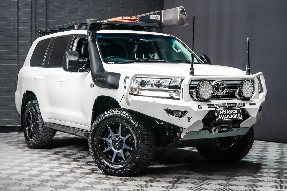 Toyota Landcruiser image 2