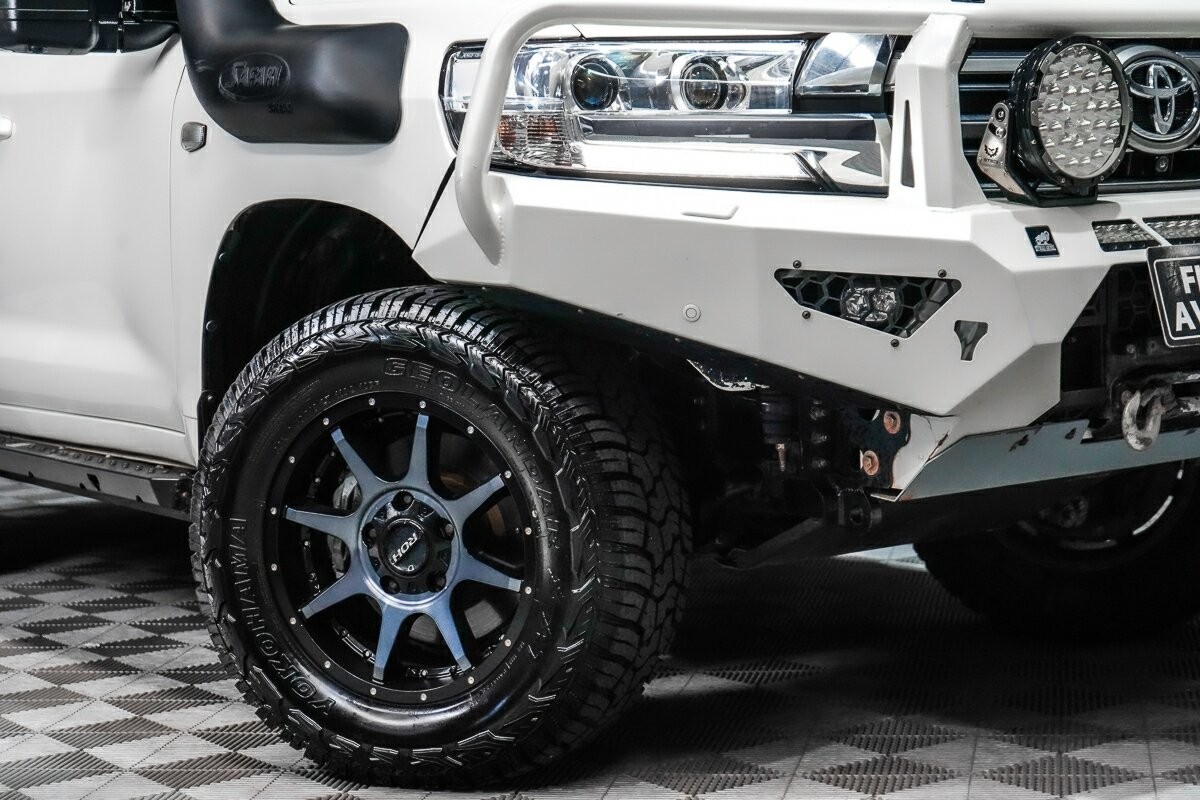 Toyota Landcruiser image 3