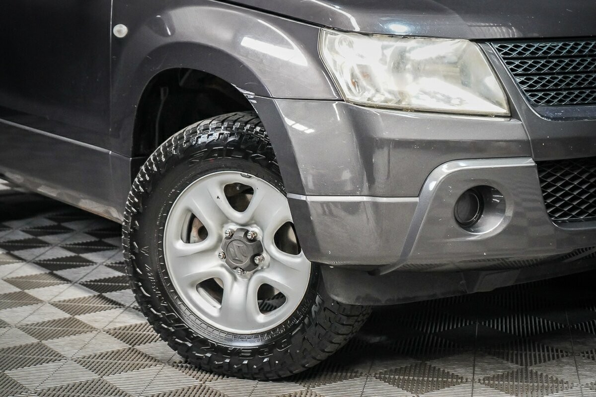 Suzuki Grand Vitara image 2