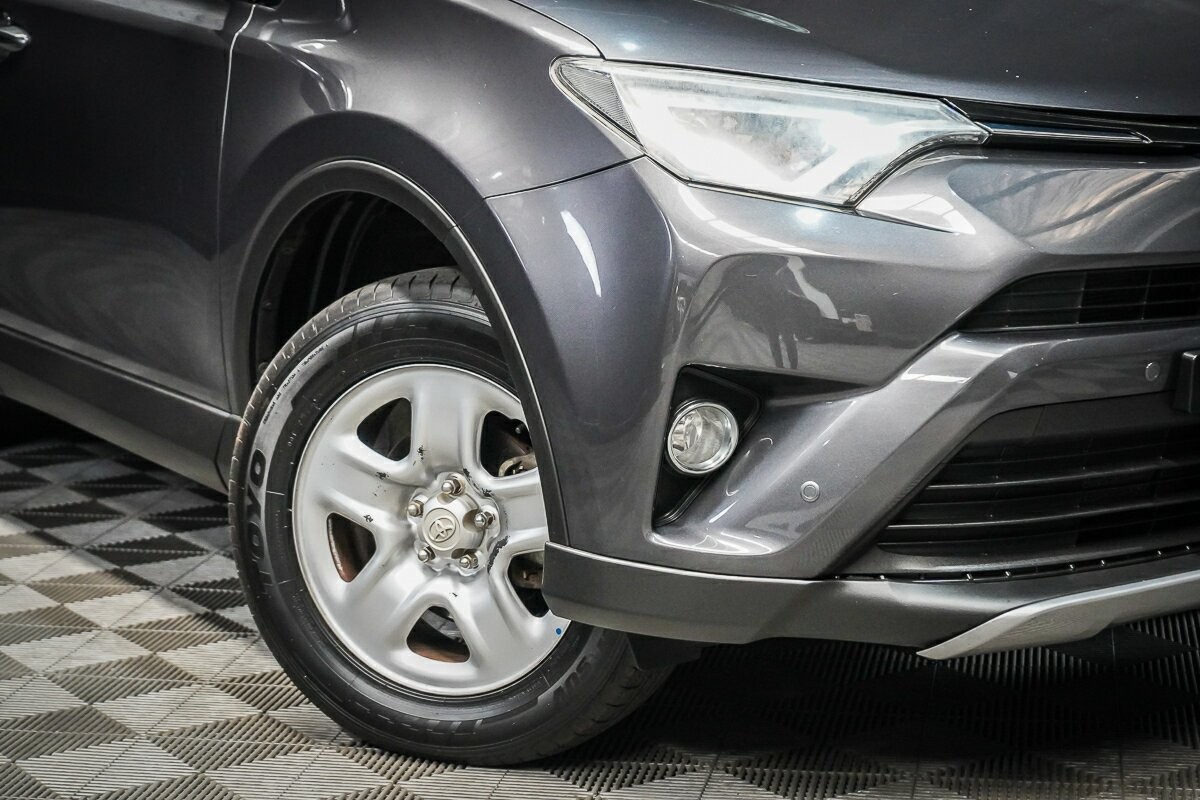 Toyota Rav4 image 2