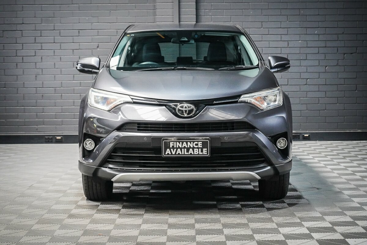 Toyota Rav4 image 3