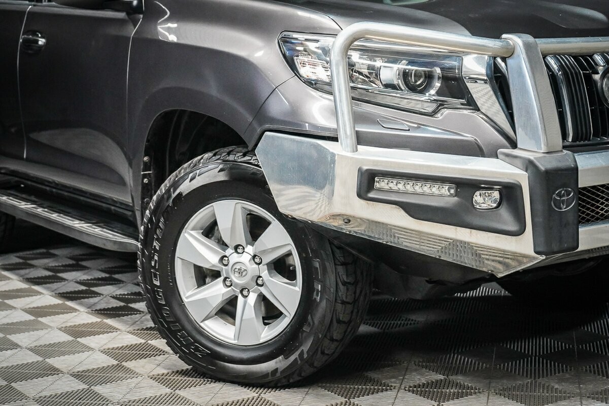 Toyota Landcruiser Prado image 2