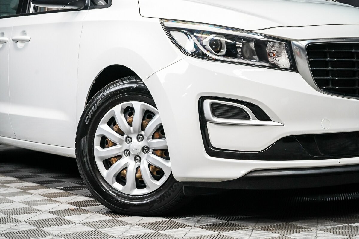 Kia Carnival image 2