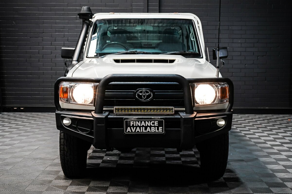 Toyota Landcruiser image 2