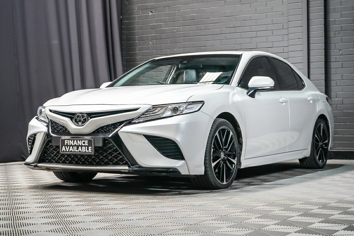 Toyota Camry image 4