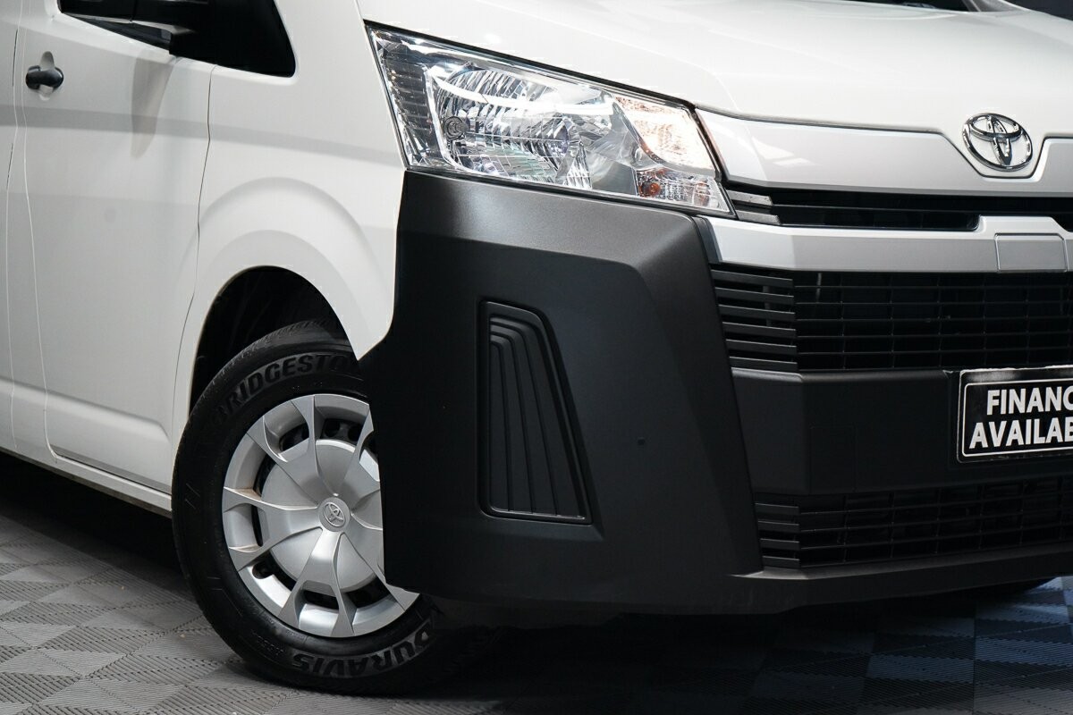 Toyota Hiace image 2
