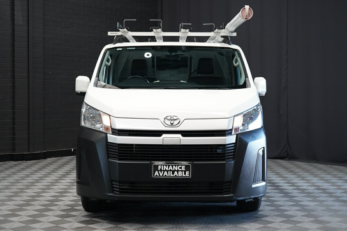 Toyota Hiace image 3