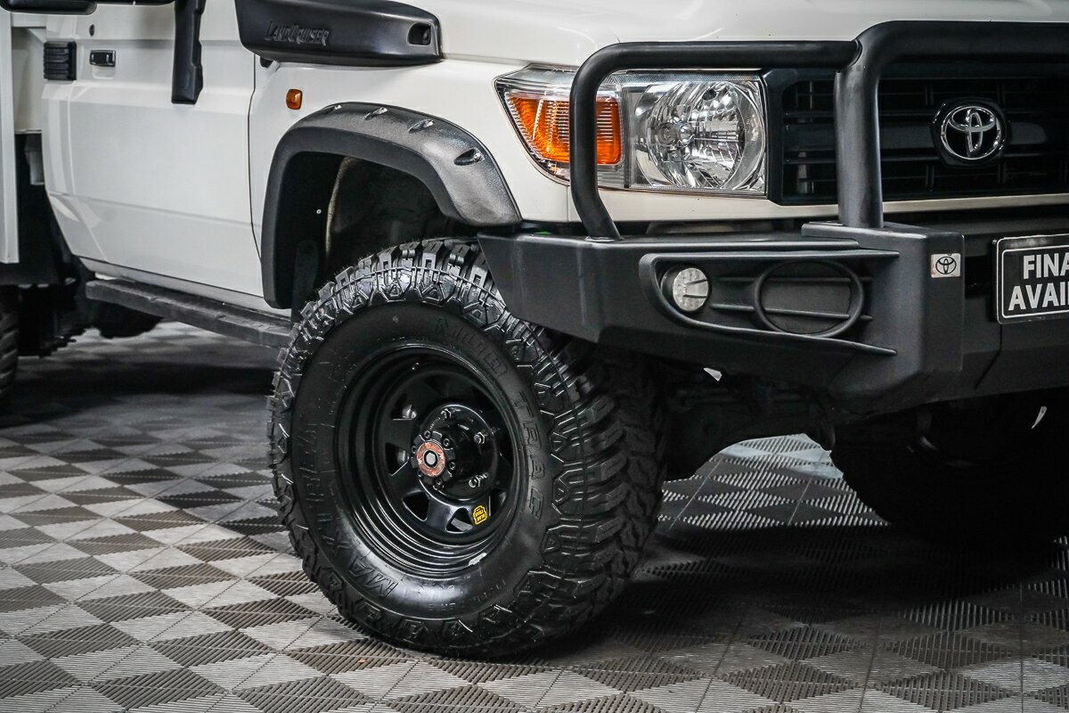 Toyota Landcruiser image 2