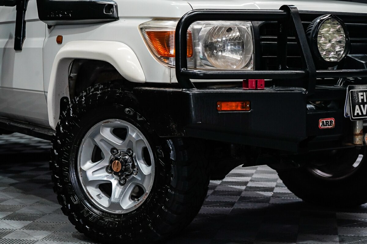 Toyota Landcruiser image 2