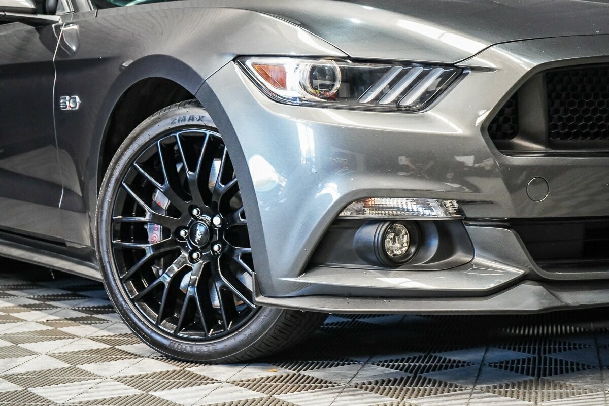Ford Mustang image 3