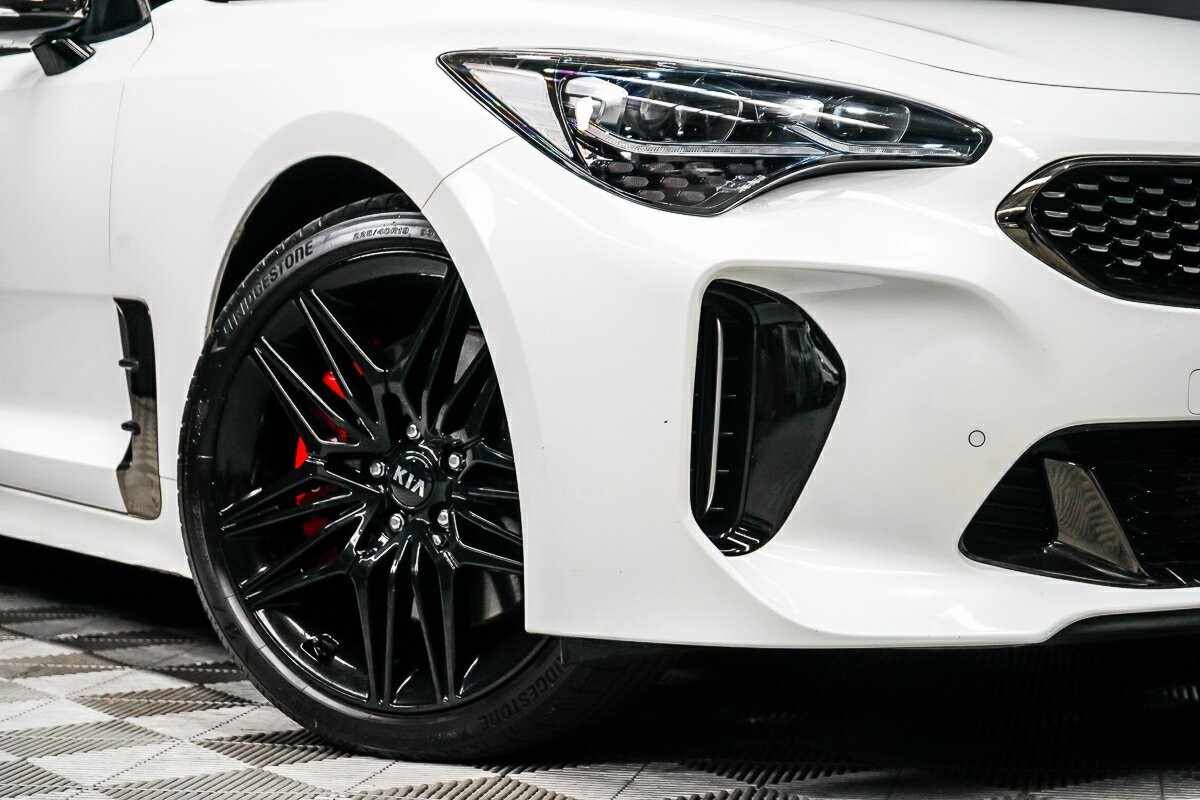 Kia Stinger image 2