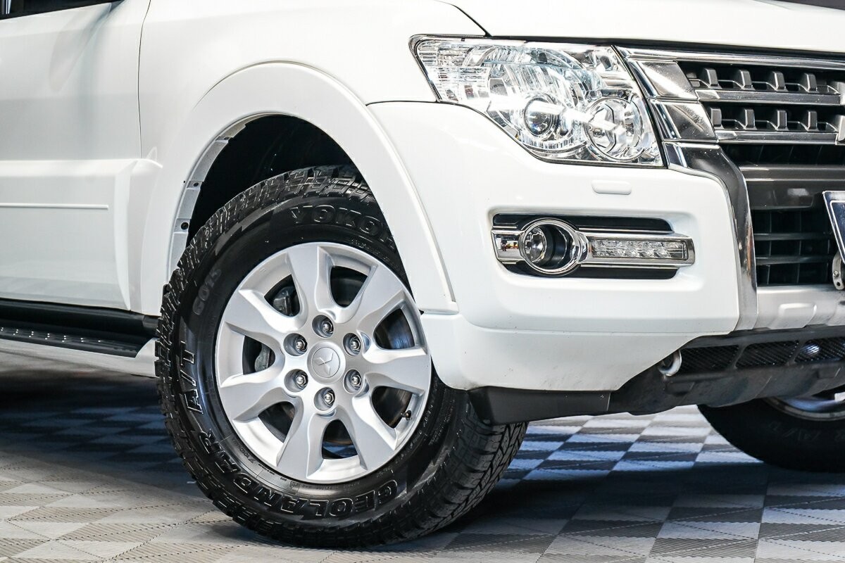 Mitsubishi Pajero image 2