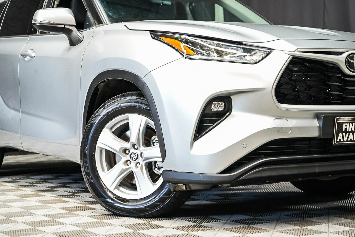 Toyota Kluger image 2