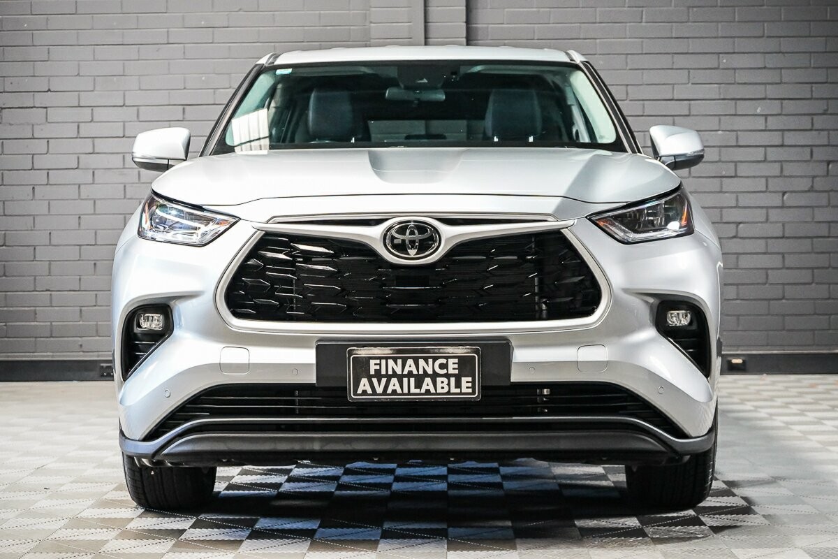 Toyota Kluger image 3