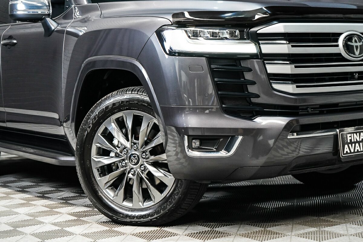 Toyota Landcruiser image 2