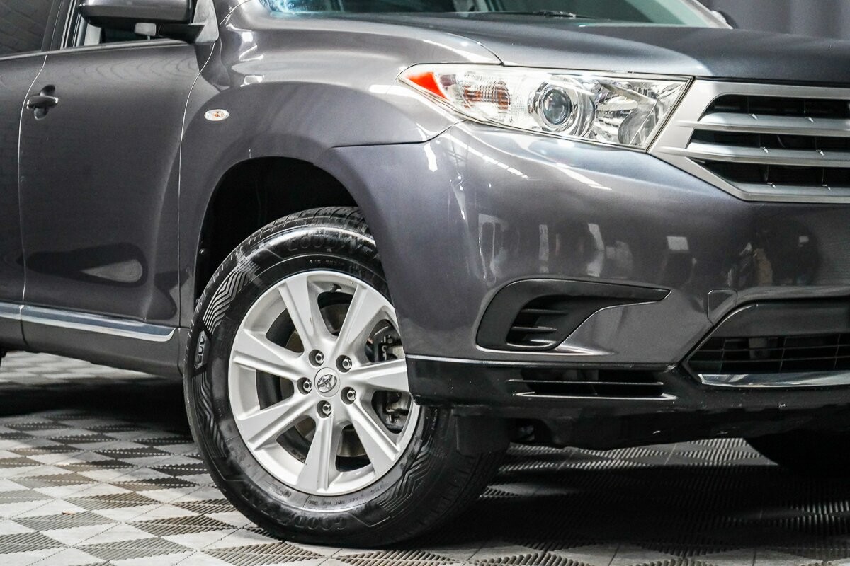 Toyota Kluger image 2