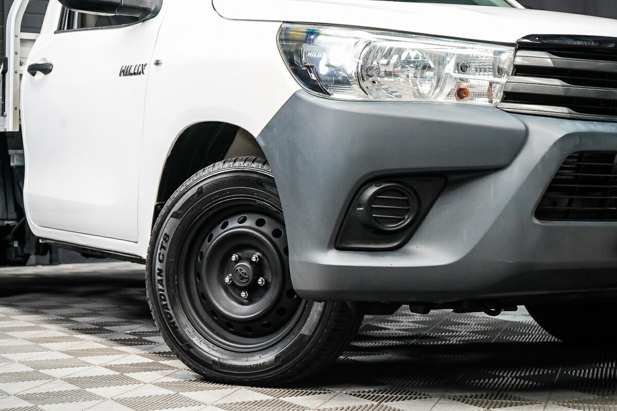 Toyota Hilux image 2