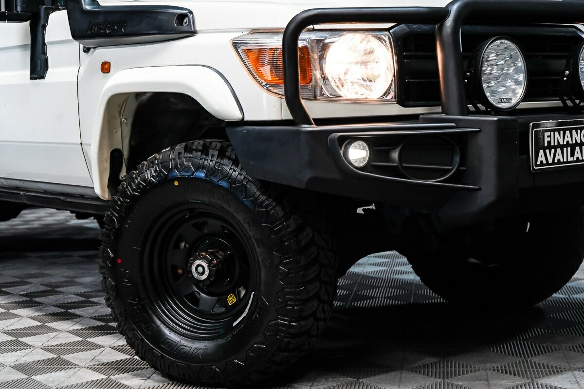 Toyota Landcruiser image 2