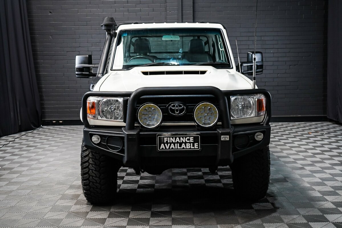 Toyota Landcruiser image 3