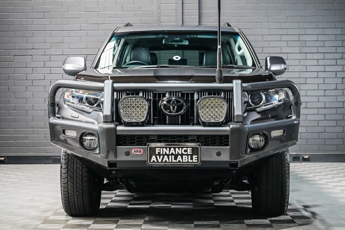Toyota Landcruiser Prado image 3
