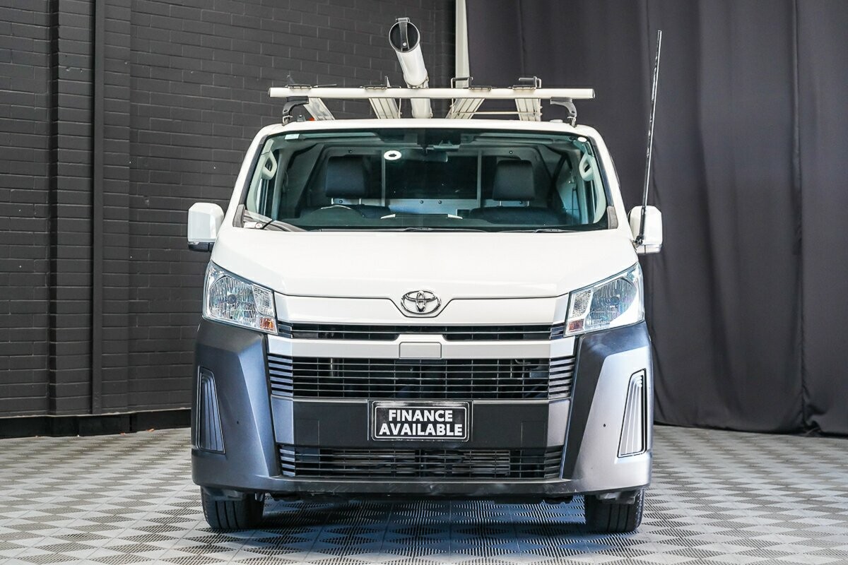 Toyota Hiace image 3